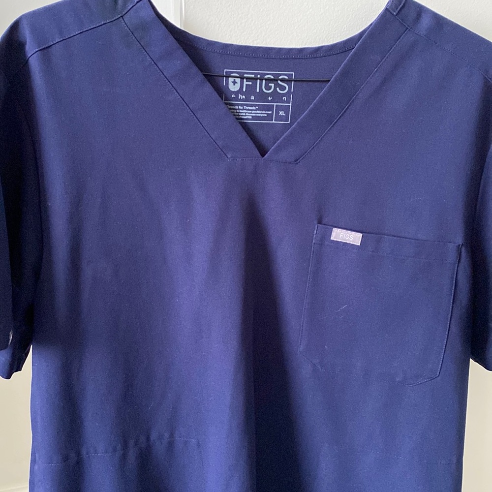 Figs Mens XL Scrub Top